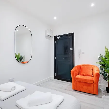 Corby Town Centre Serviced Apartments Exterior photo