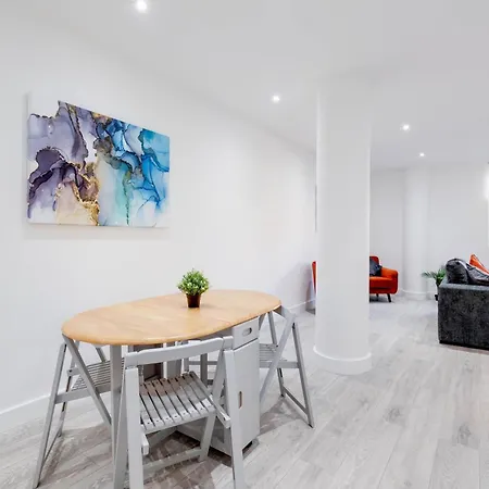 Corby Town Centre Serviced Apartments Exterior photo