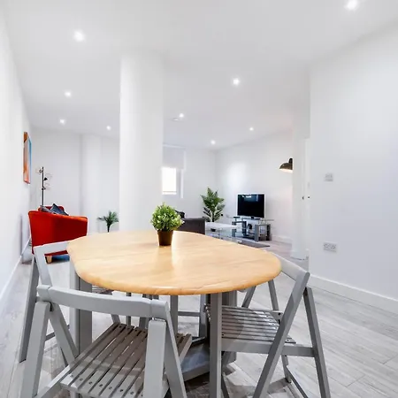 Corby Town Centre Serviced Apartments Exterior photo